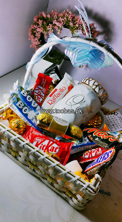 Gift Basket for Her with Chocolates Queen Mug LED Light Best Birthday Gift – Pakistan